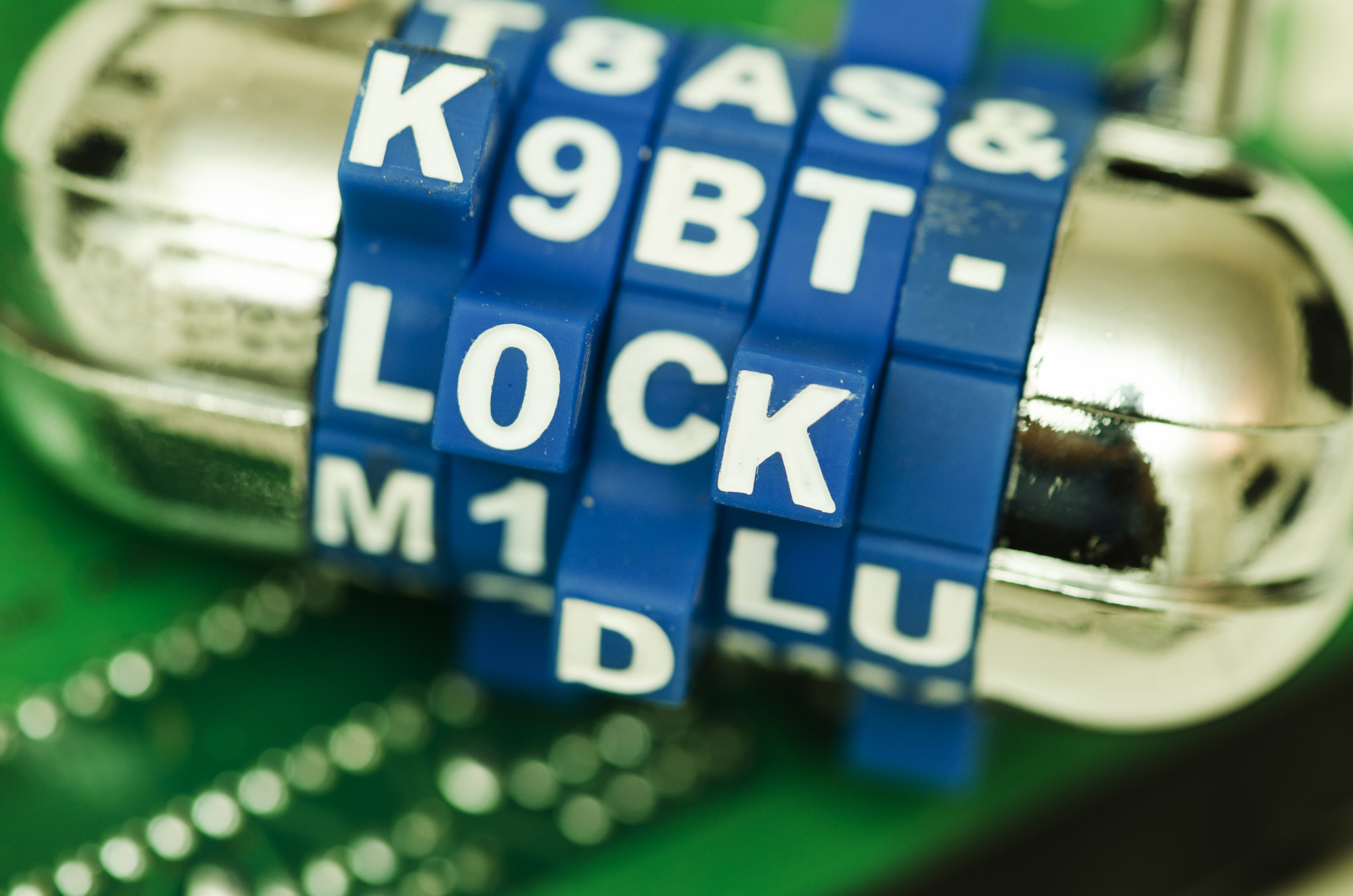 Nyílt vagy zárt? Lehet-e valami biztonságos, ha open source?